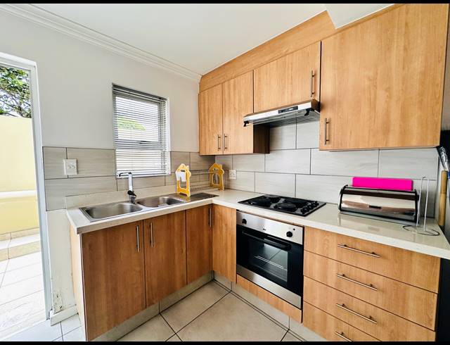 2 BEDROOM TOWNHOUSE FOR SALE IN LAMBTON